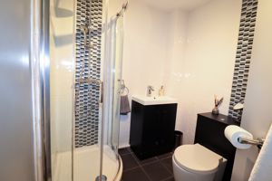 Shower room- click for photo gallery